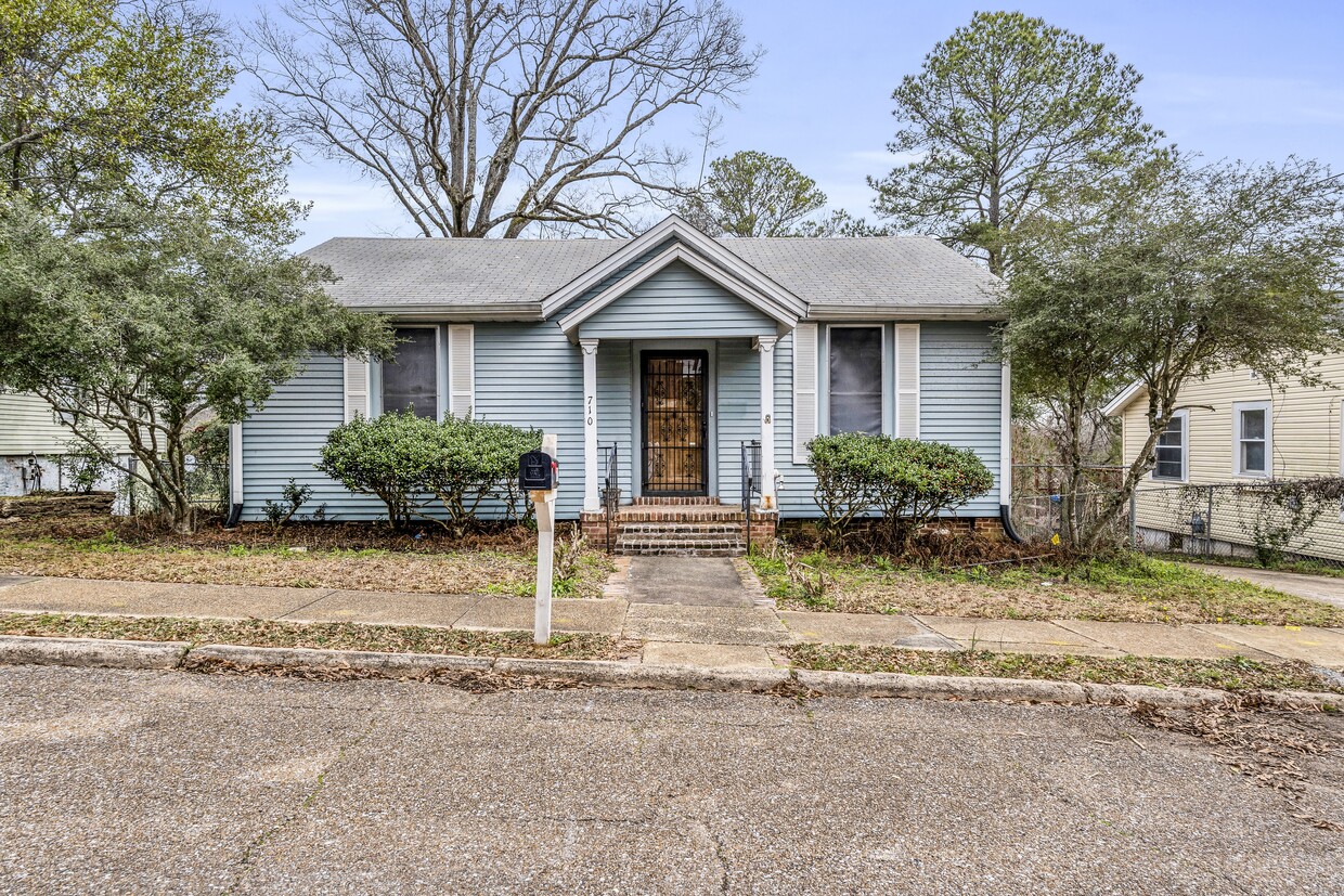 Foto principal - 710 10th St N