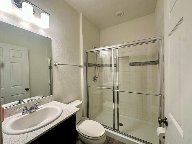 Building Photo - Spacious Home in Growing Area!