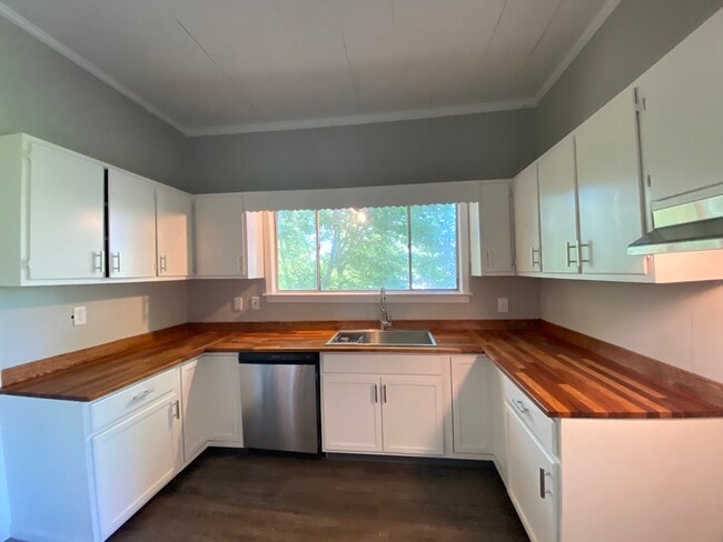 Building Photo - 5258 Old Hixson Pike