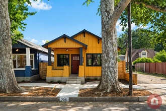 Building Photo - 725 Orient St