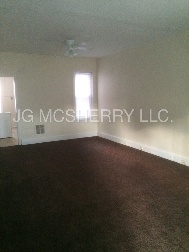 Building Photo - 4916 Princeton Ave