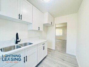 Building Photo - 251 Loma Dr