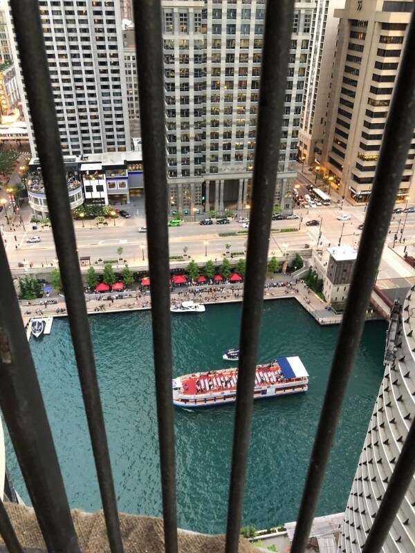 Foto del edificio - 300 N State St