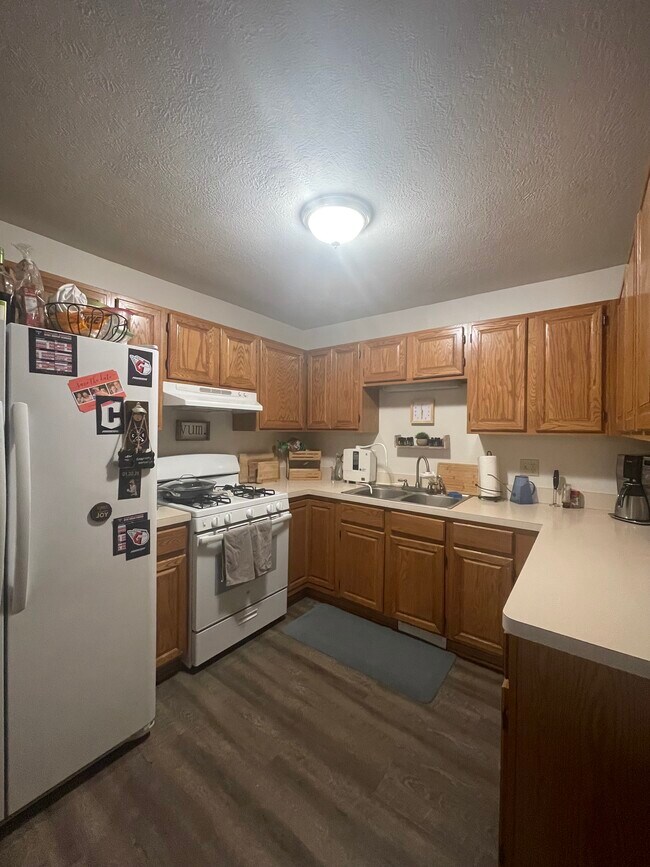 Kitchen - 195 Stratford Rd
