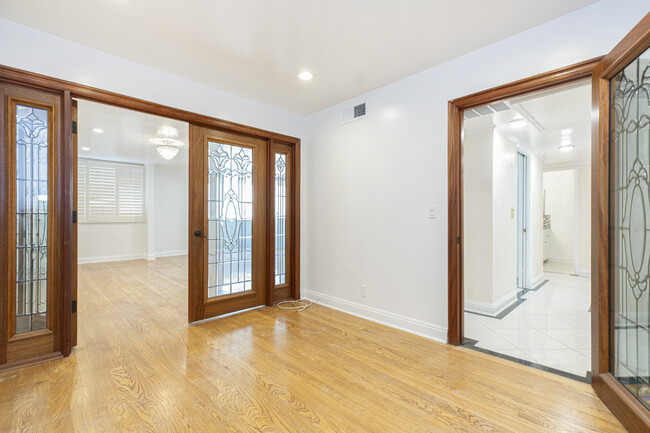 Building Photo - 14141 Dickens St