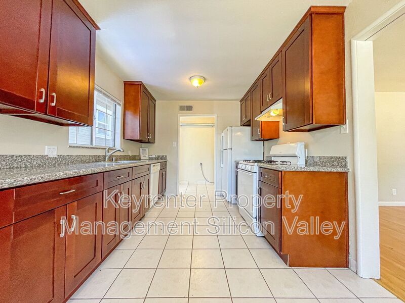 Photo - 865 N 15th St