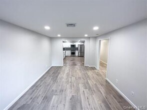 Building Photo - 453 Vineyard Ave