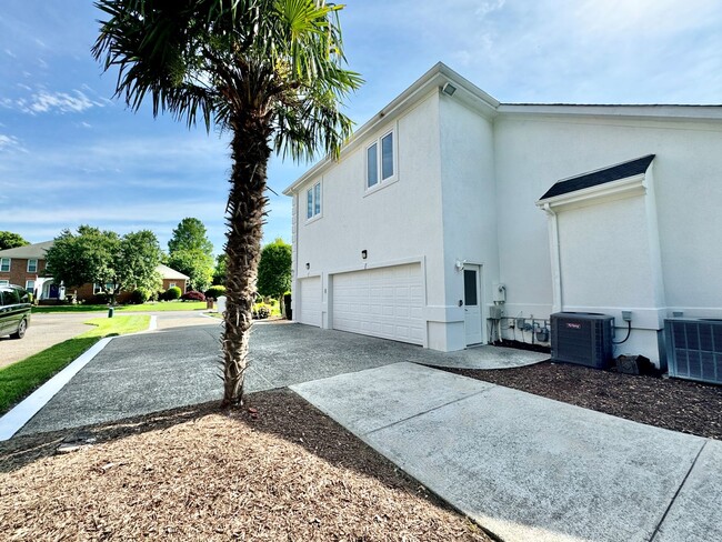 Building Photo - JUST REDUCED!  Fabulous 5-Bedroom POOL Hom...