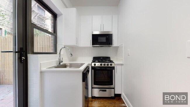 Building Photo - 405 E 56th St