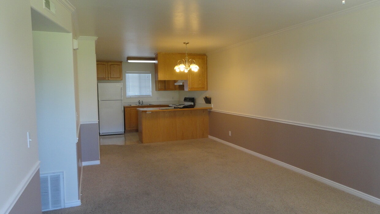 Kitchen/Dining - 142 E 1460 S