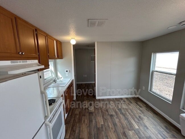 Building Photo - 111 S Cedar Dr