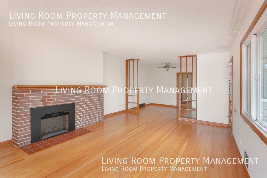 Meticulously Maintained MidCentury Duplex House Rental in Portland, OR