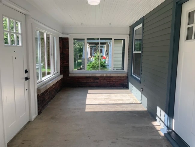 Building Photo - 705 S Park Ave