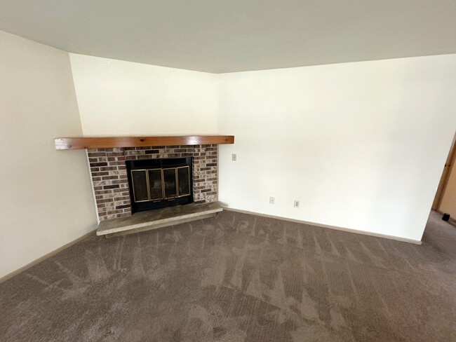 Building Photo - 6740 Jacobs Way