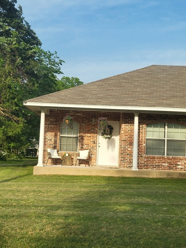 Photo - 215 N Prairie St House