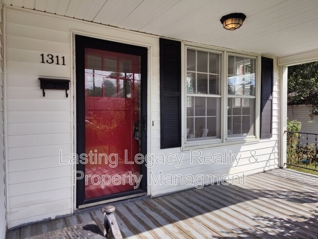 Building Photo - 1311 Verdun St
