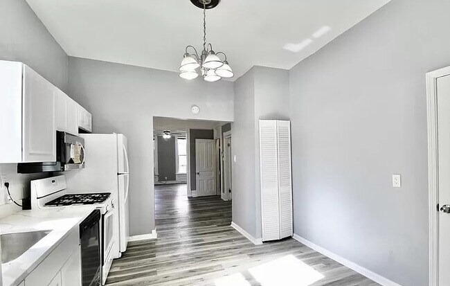 Foto del edificio - 1729 N Whipple St