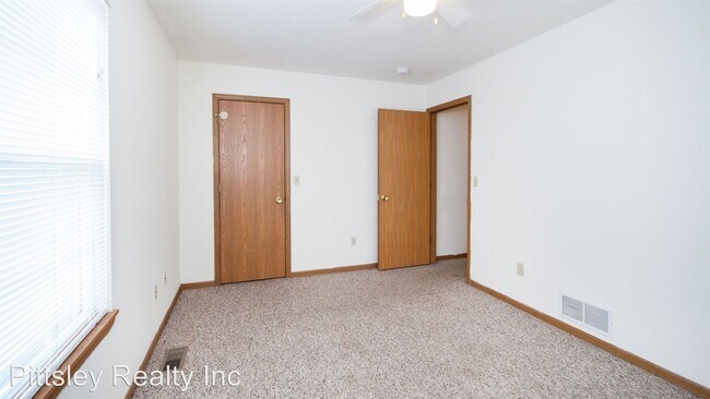 Building Photo - 4 br, 2.5 bath Apartment - 806 Fotis Drive