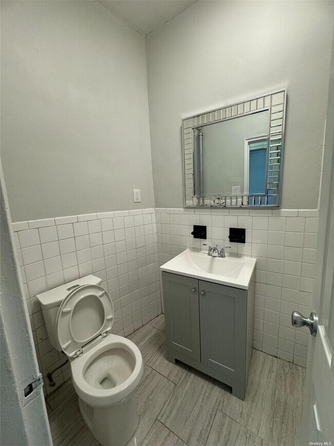 Building Photo - 1307 Clay Ave