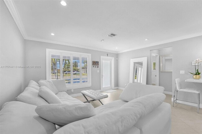 Building Photo - 4301 SW 85th Ave