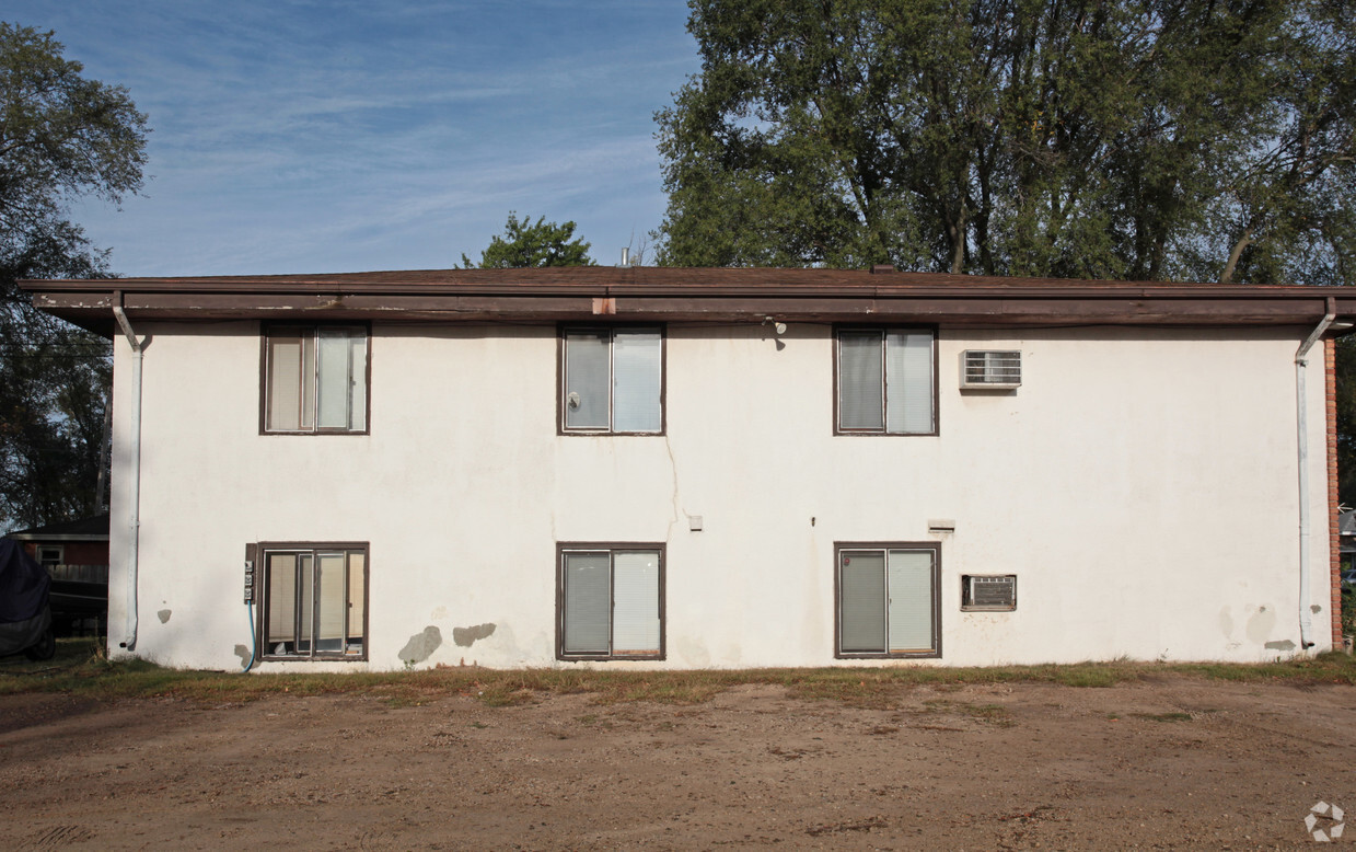 Building Photo - 14946-14998 Chorley Ave