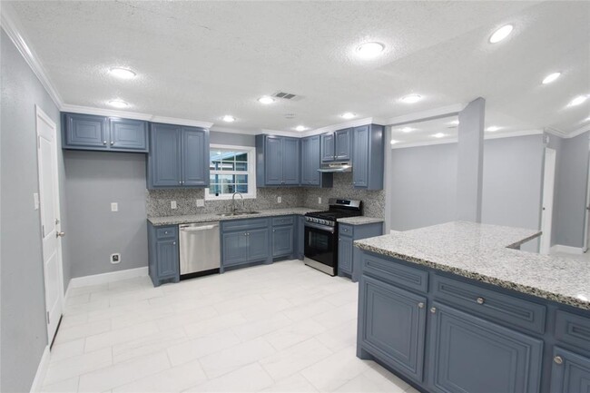 Building Photo - 10611 Sandy River Dr