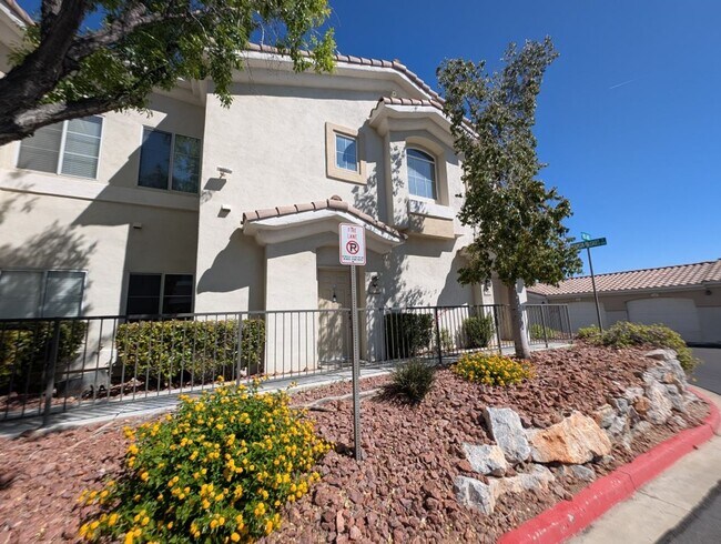 Foto del edificio - 10001 Crimson Palisades Pl