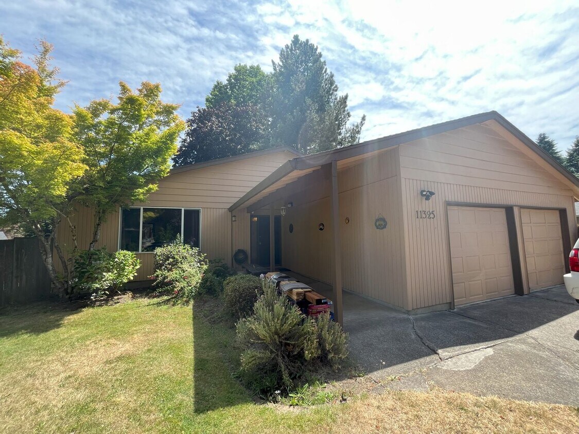 Foto principal - Charming 3-Bedroom Home in Cul-de-Sac with...