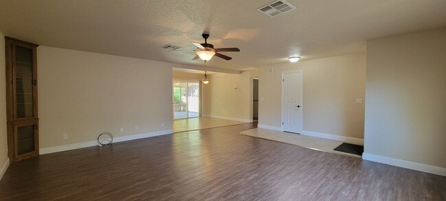 Building Photo - Ranch Style Home In Country Setting