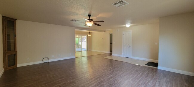 Foto del edificio - Ranch Style Home In Country Setting