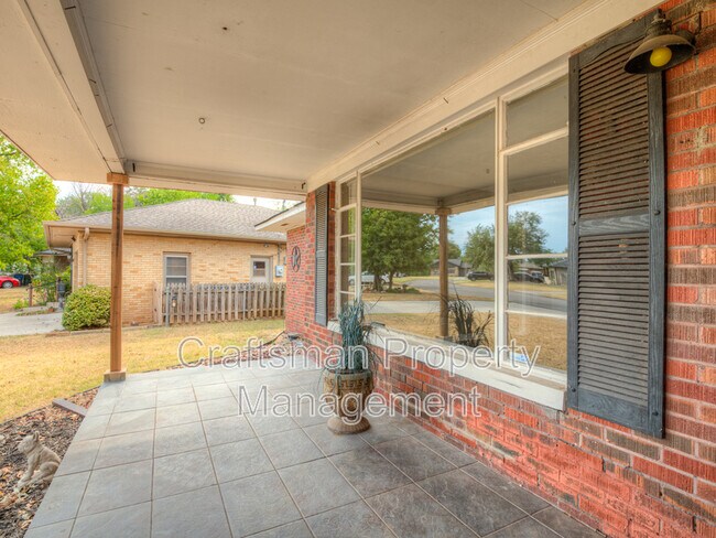 Foto del edificio - 1724 Churchill Way