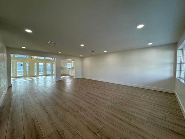 Building Photo - 2/2 plus Bonus Room in Ormond By the Sea