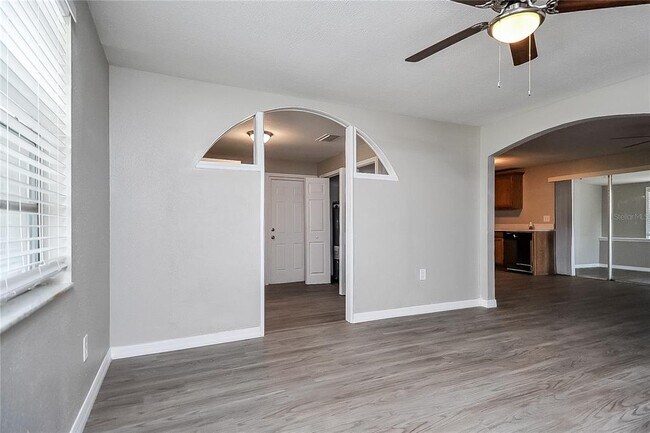 Building Photo - 505 Florida Cir S