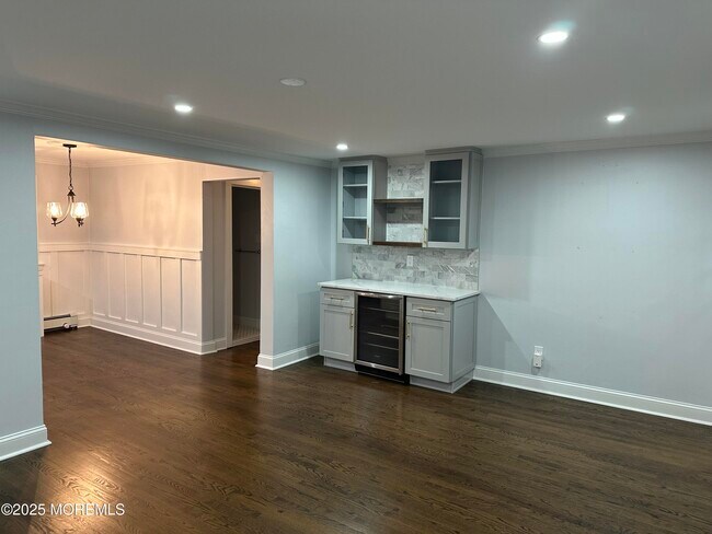 Building Photo - 102 Manor Dr