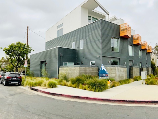 Building Photo - 3203 S Sherbourne Dr