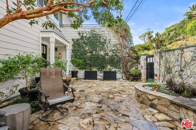 Foto del edificio - 27002 Malibu Cove Colony Dr