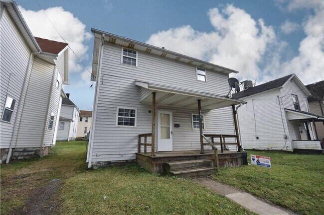 Building Photo - 605 S Ray St