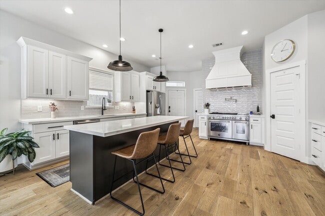 Foto del edificio - 1144 W 24th St