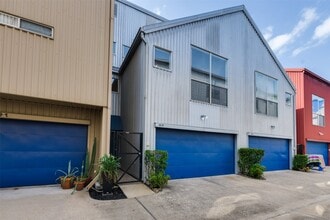 Building Photo - 1637 Tuam St