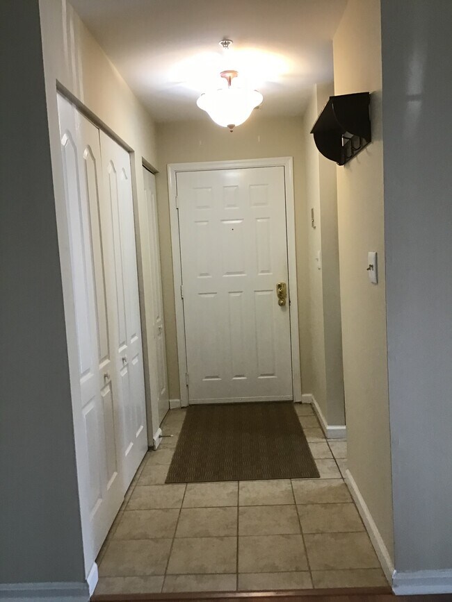 entrada principal vista 2 - 8378 Montgomery Run Rd