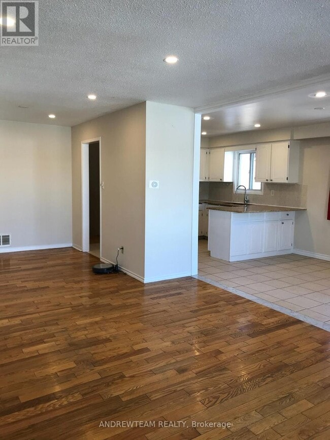 Building Photo - 4238 Greybrook Crescent