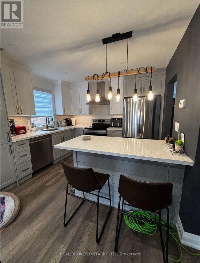 Building Photo - 147 Lasalle Ave