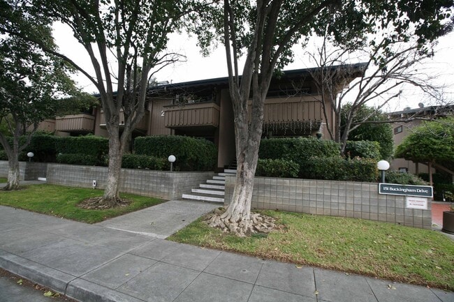 Foto del edificio - Cozy Condo in the Heart of Santa Clara.