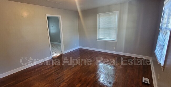 Building Photo - 2735 Remington St