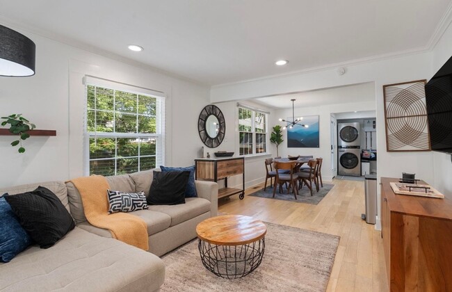 Foto del edificio - 5521 J St