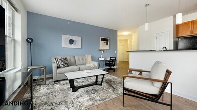 Building Photo - 909 Mansion Dr