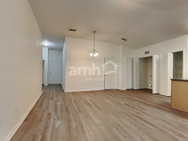 Building Photo - 6421 Pinewood Hills Dr