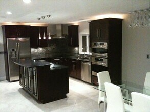 Building Photo - 1132 W Boylston St