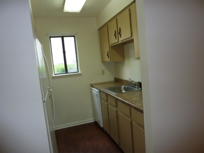 Building Photo - 956 Eastbrooke Ln