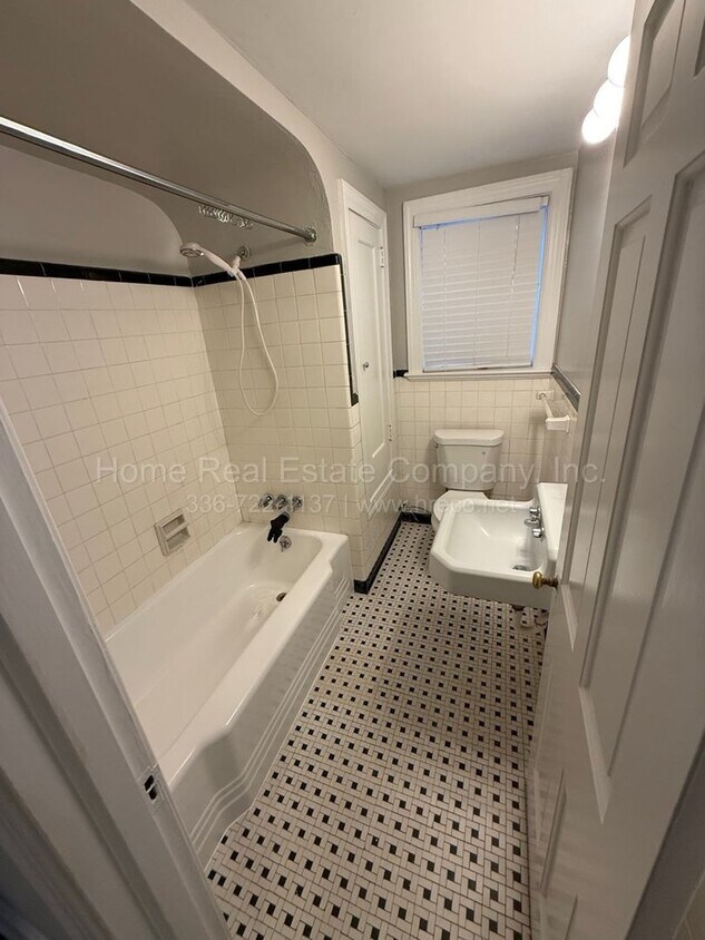 Foto del edificio - 624 W End Blvd